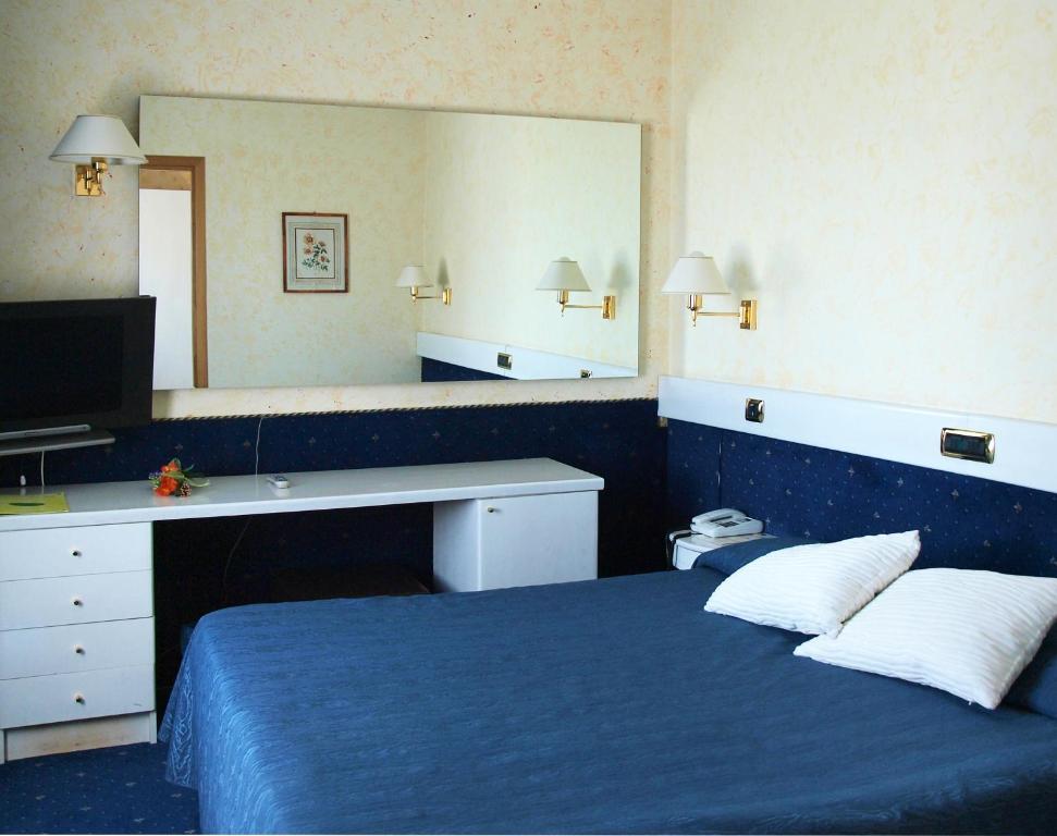 Eurohotel Пиаченца Стая снимка