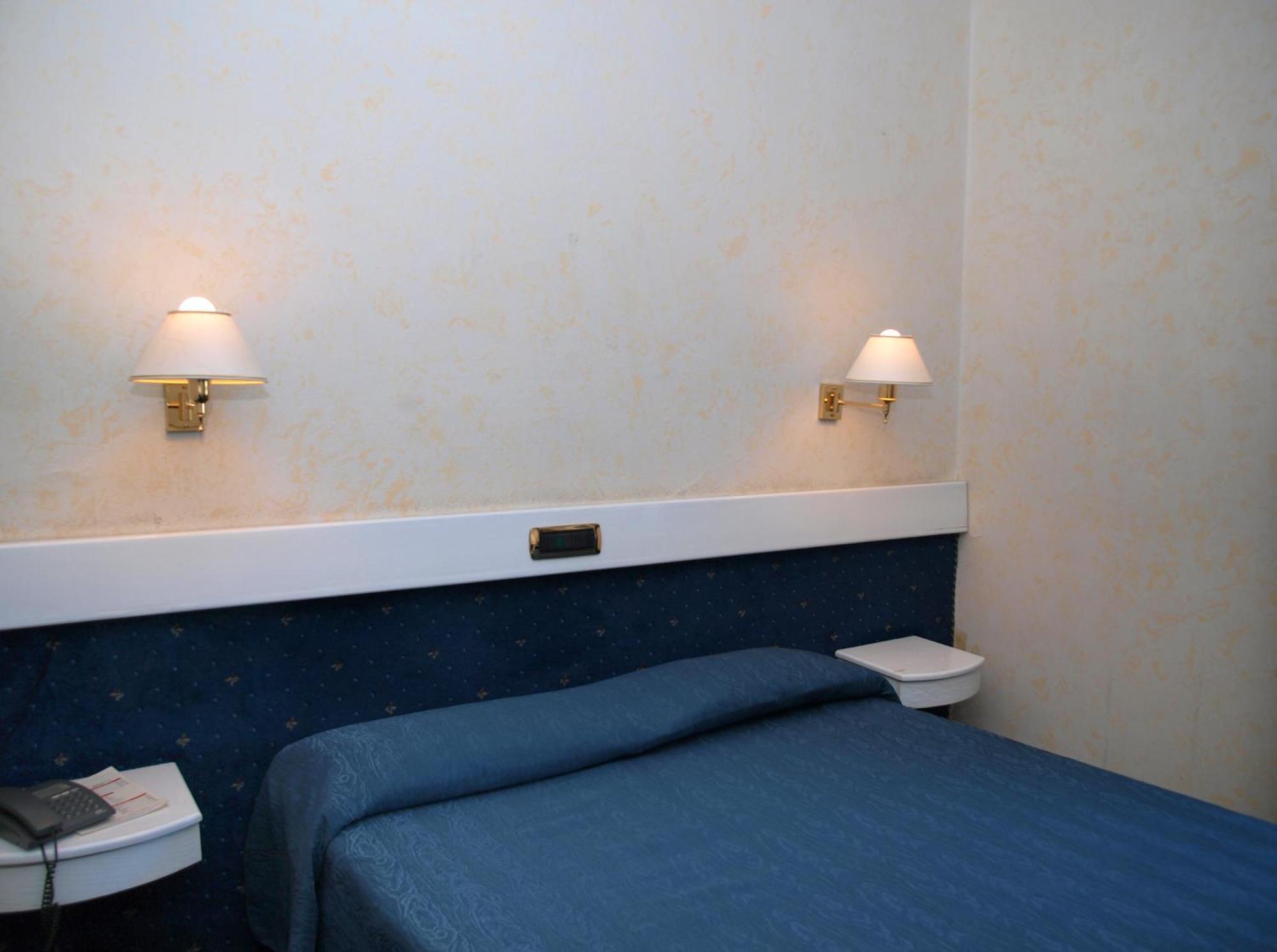 Eurohotel Пиаченца Екстериор снимка