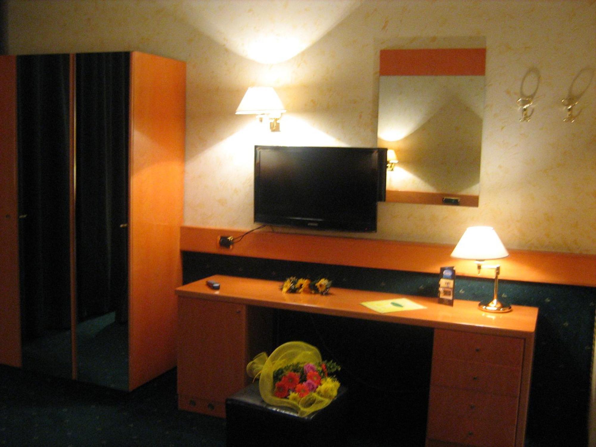 Eurohotel Пиаченца Екстериор снимка