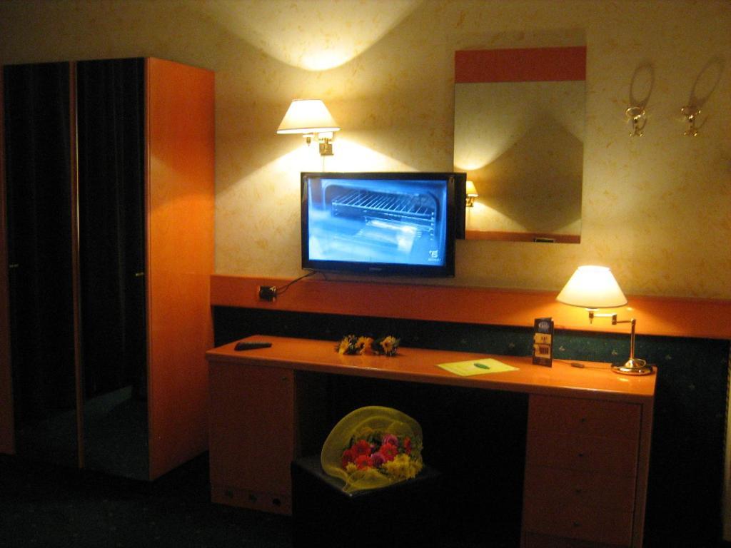 Eurohotel Пиаченца Екстериор снимка