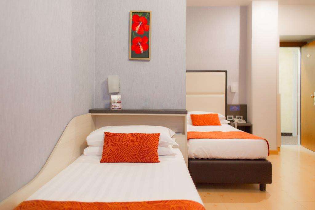 Eurohotel Пиаченца Стая снимка
