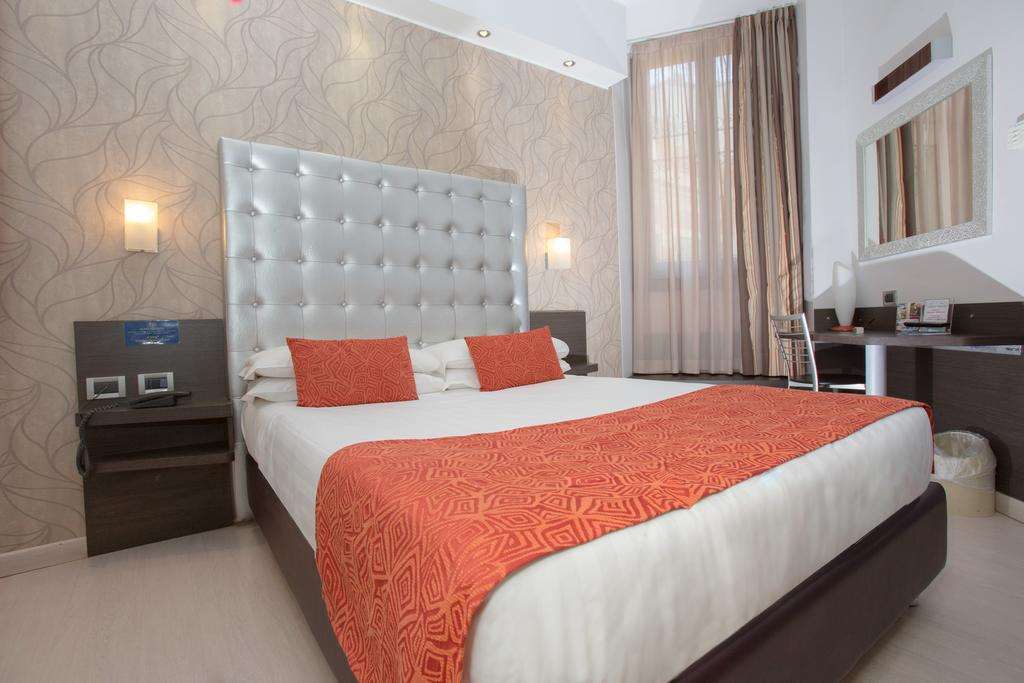 Eurohotel Пиаченца Стая снимка