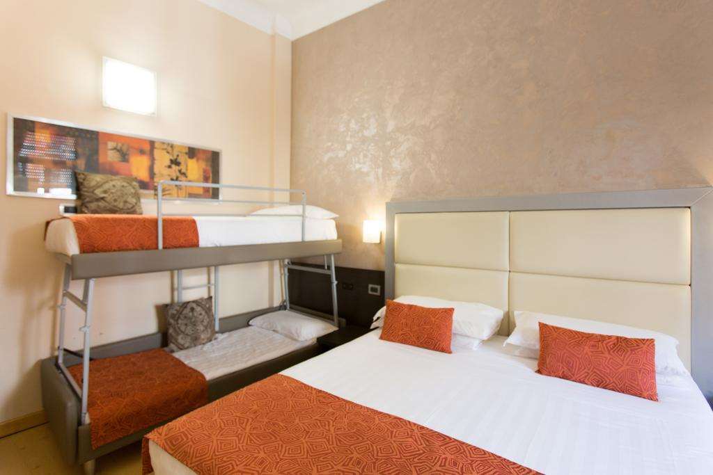Eurohotel Пиаченца Стая снимка